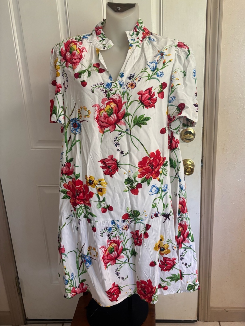 NWT Small Crown & Ivy white/multicolor Floral Short Sleeve Mini Dress. RT 79.5